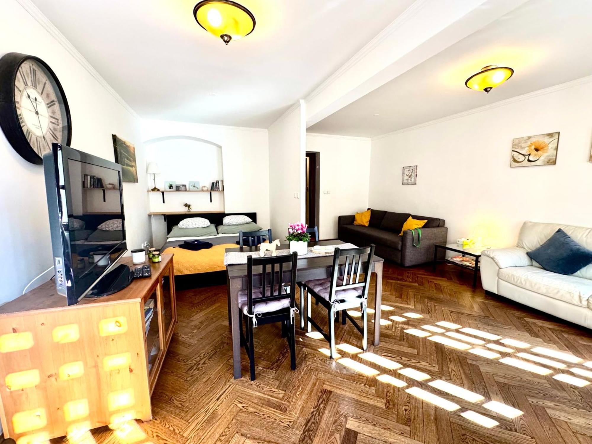 Appartement Nerudova 36 *